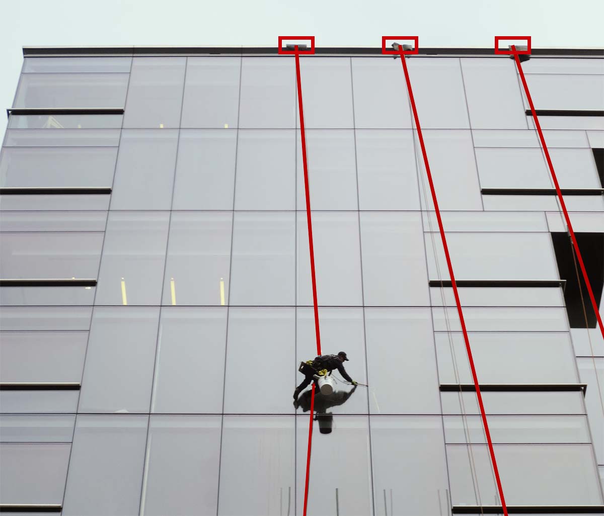 worker-positions-his-ropes-at-the-window-mullions